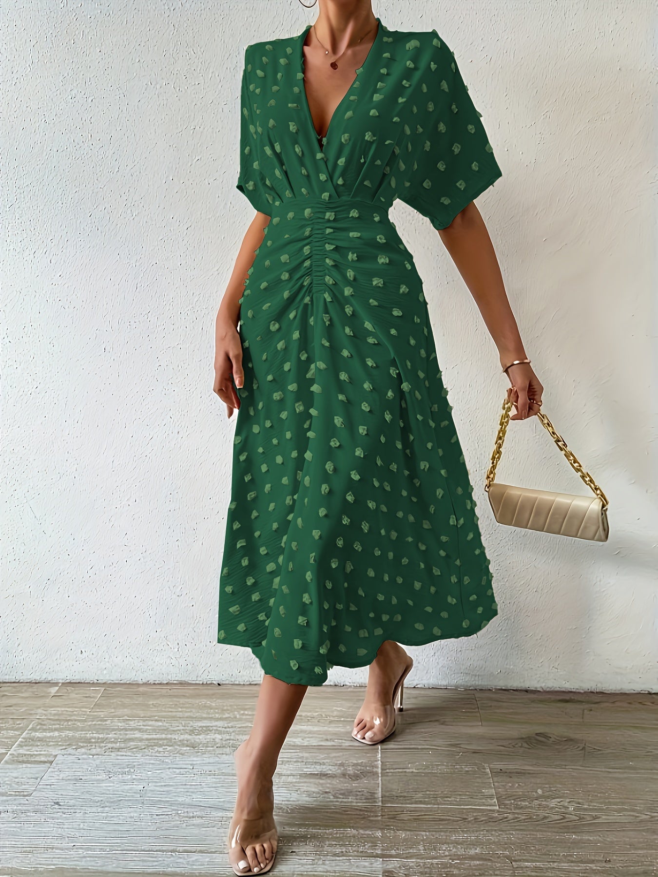 Seraphina – Cozy Pleated Midi Dress with V-Neckline