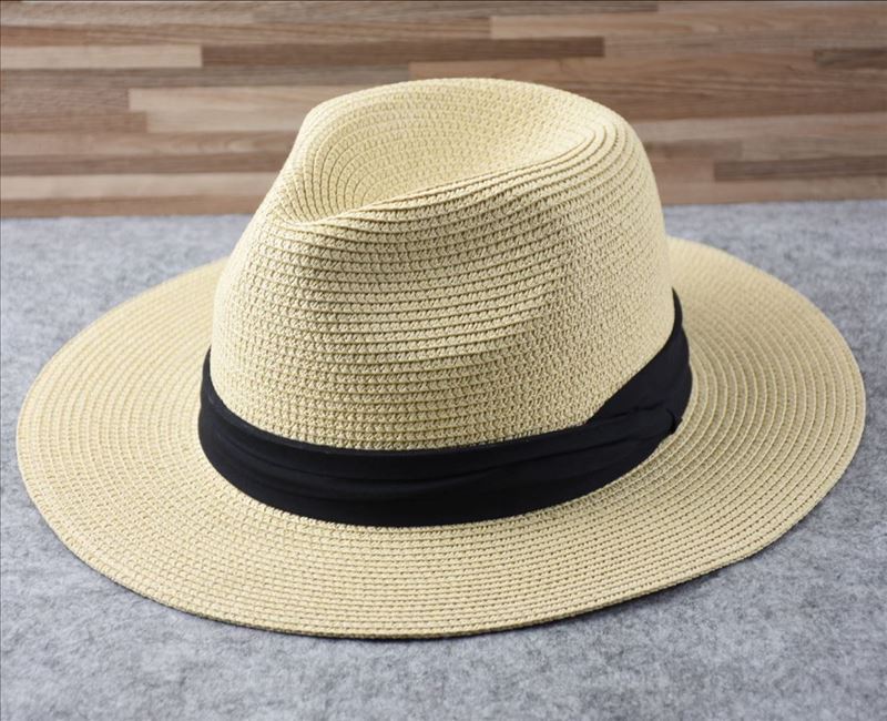 Mia – Chic Wide Brim Hat with Stylish Band Design