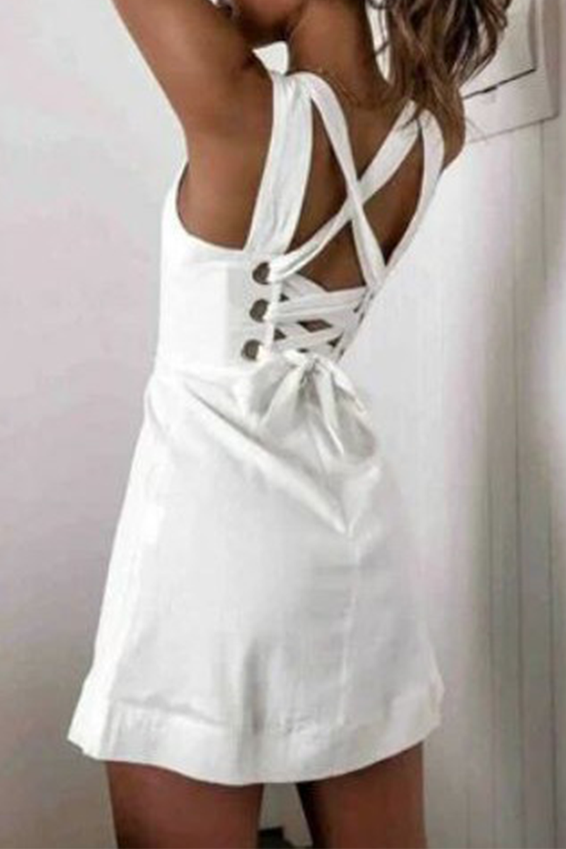 Lorie – Elegant Sleeveless Dress with Sleek Crisscross Back