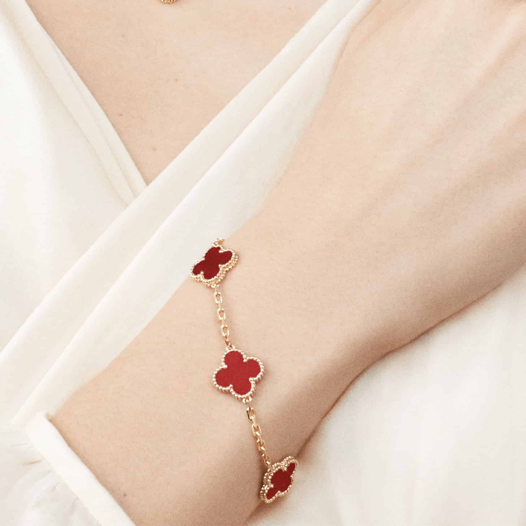 Lucy - Classic Gold Plated Bracelet For Modern Elegance | 1+1 Free