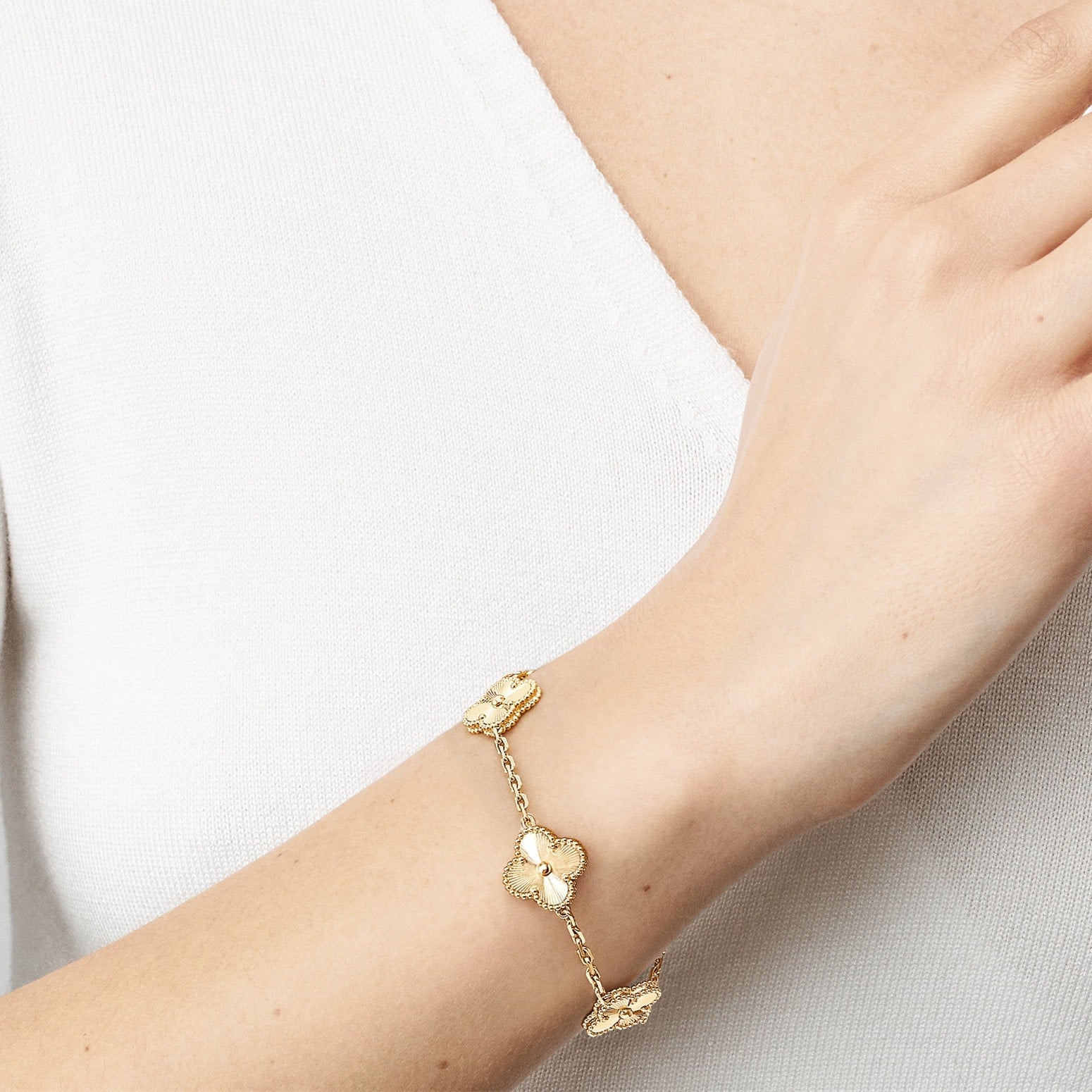 Lucy - Classic Gold Plated Bracelet For Modern Elegance | 1+1 Free