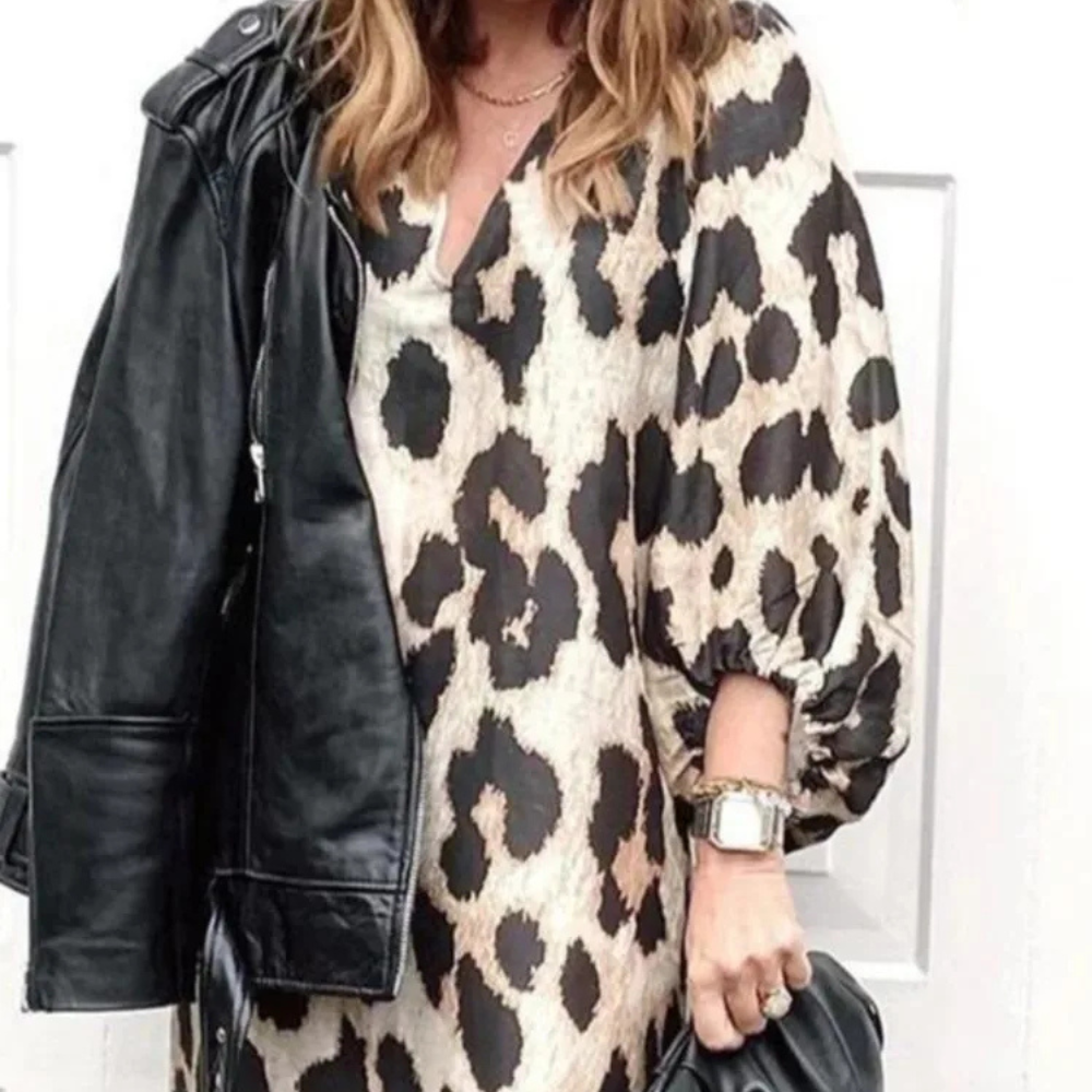 Mira – Leopard Print Dress with Relaxed Fit
