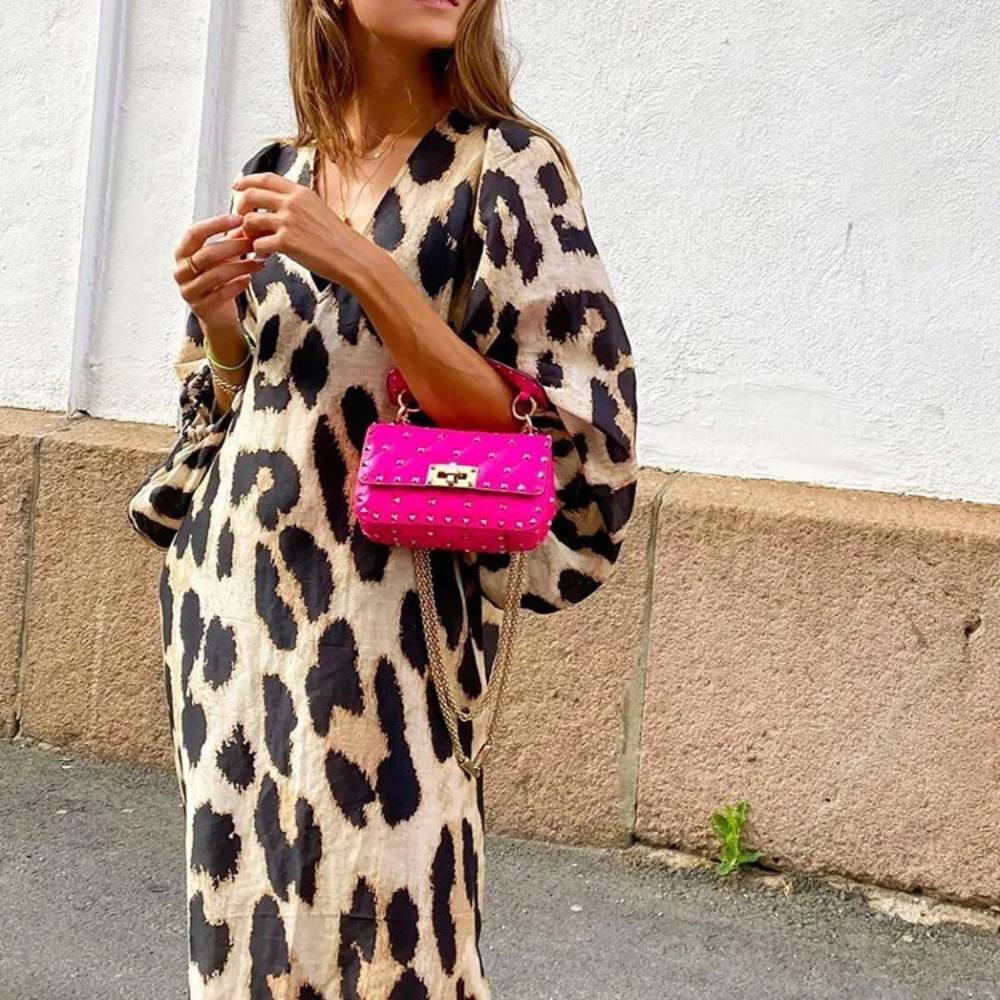 Mira – Leopard Print Dress with Relaxed Fit