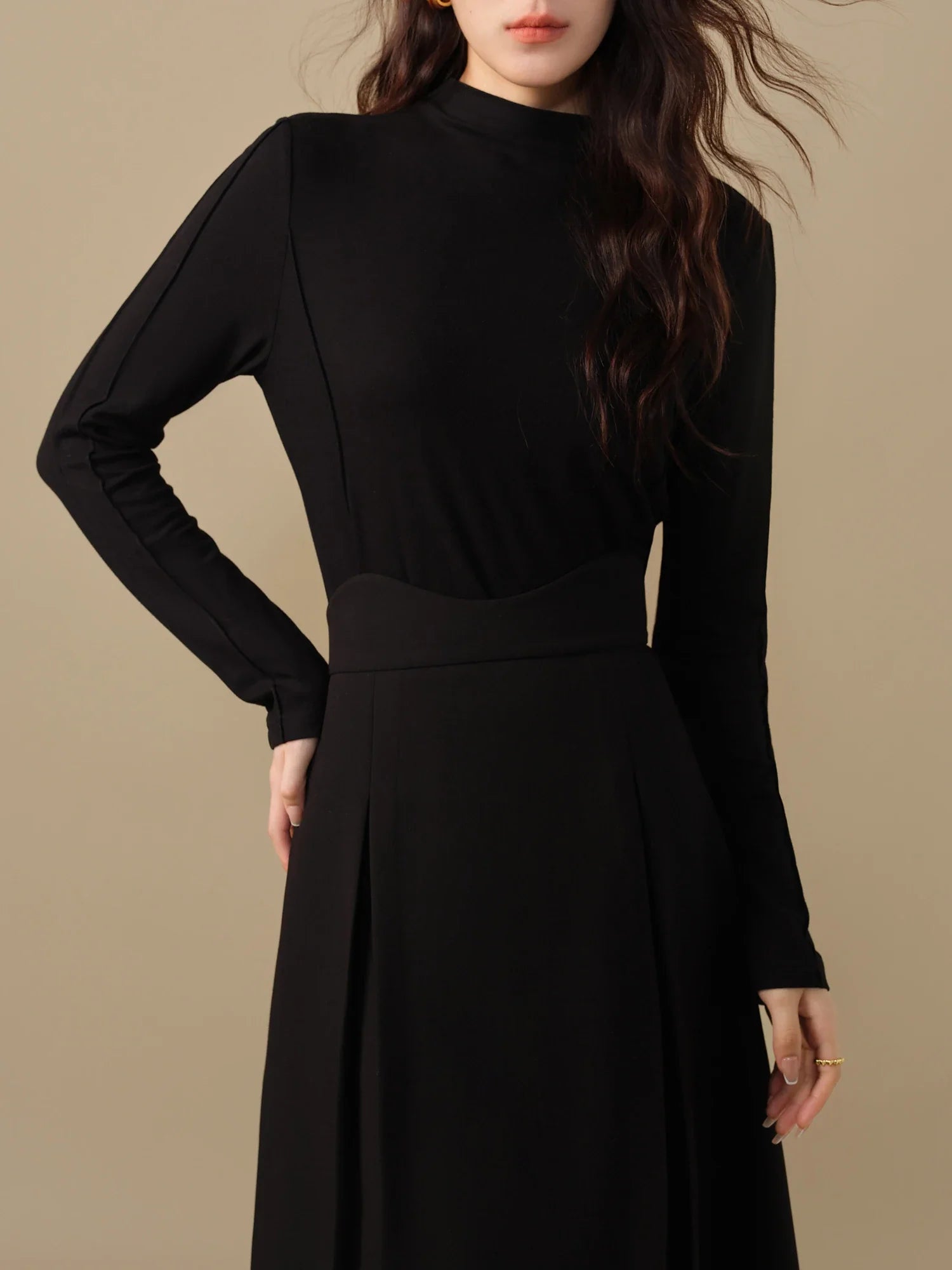 Mira – Sleek Long Sleeve Top with Modern Fit