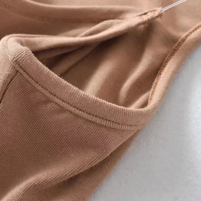 Mia – Sleek Cropped Tank Top with Rounde Neckline