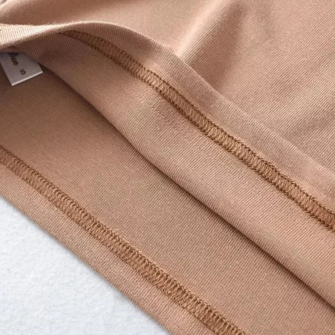 Mia – Sleek Cropped Tank Top with Rounde Neckline