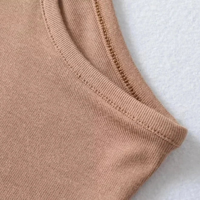 Mia – Sleek Cropped Tank Top with Rounde Neckline