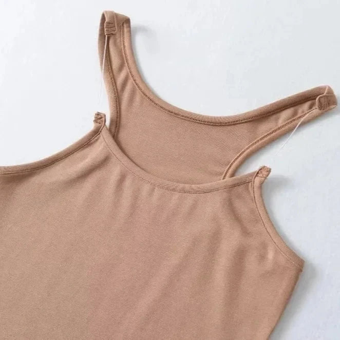 Mia – Sleek Cropped Tank Top with Rounde Neckline