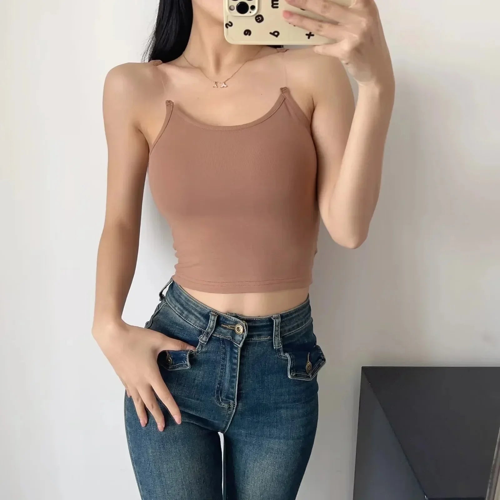 Mia – Sleek Cropped Tank Top with Rounde Neckline