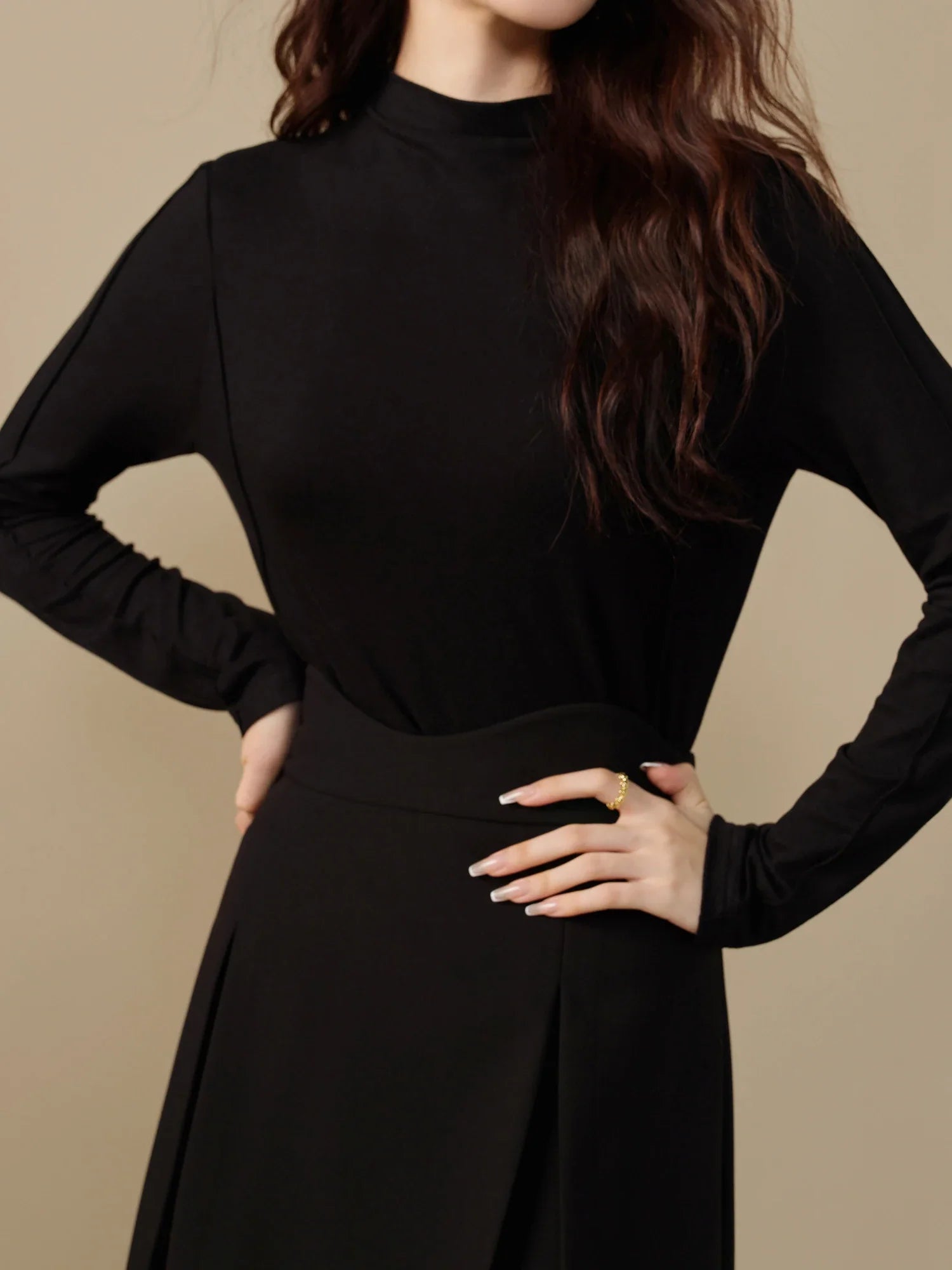 Mira – Sleek Long Sleeve Top with Modern Fit