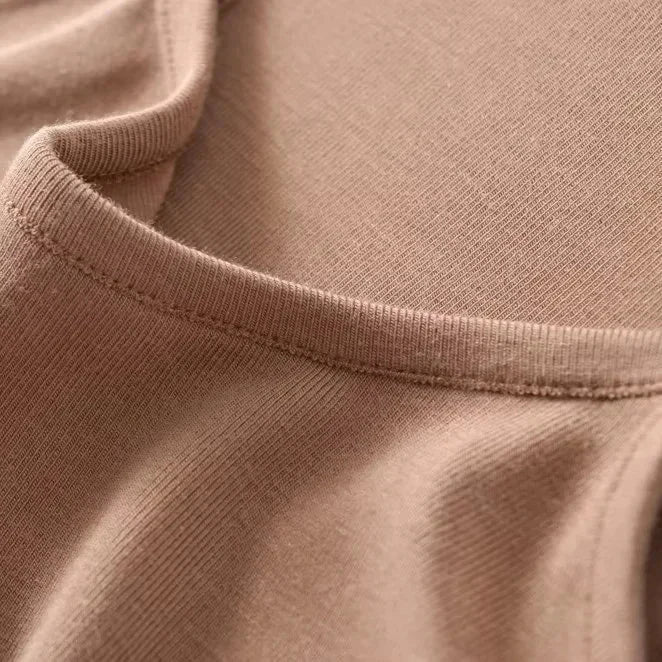 Mia – Sleek Cropped Tank Top with Rounde Neckline
