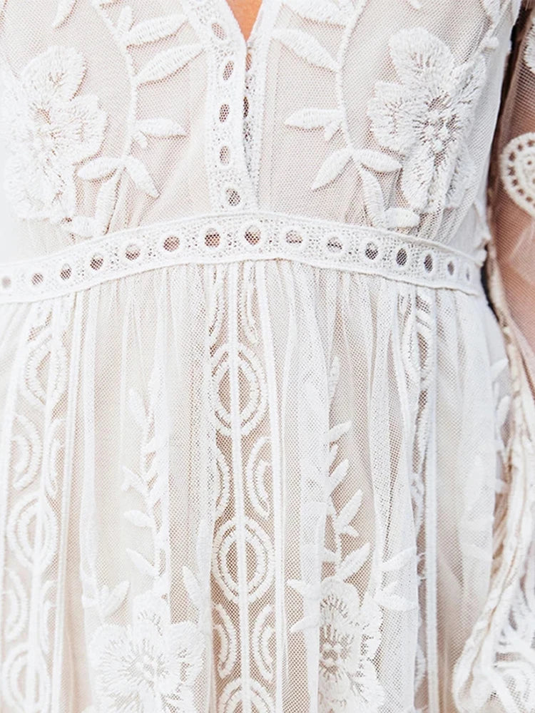 Seraphina – Lace-Detail Maxi Dress with Flowing Silhouette