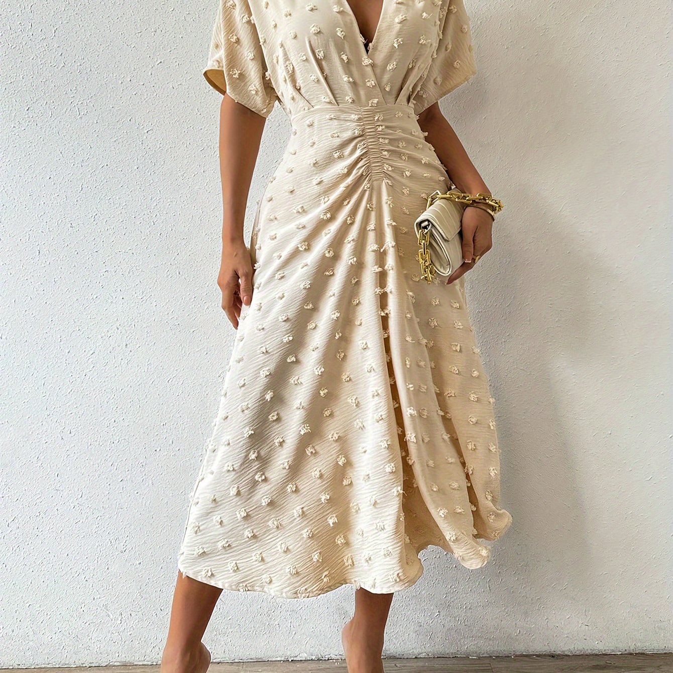 Seraphina – Cozy Pleated Midi Dress with V-Neckline
