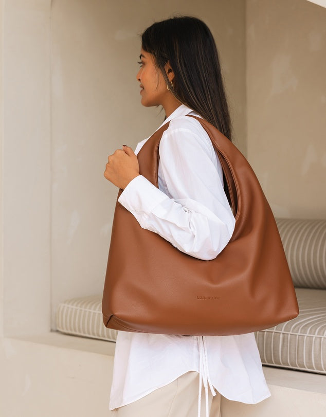 Lyra - Sleek and Spacious Shoulder Bag for Casual Elegance